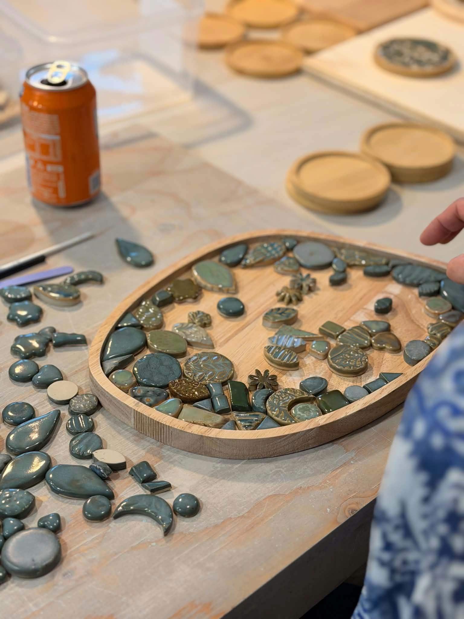 Workshop mozaïek met keramische steentjes - Foto