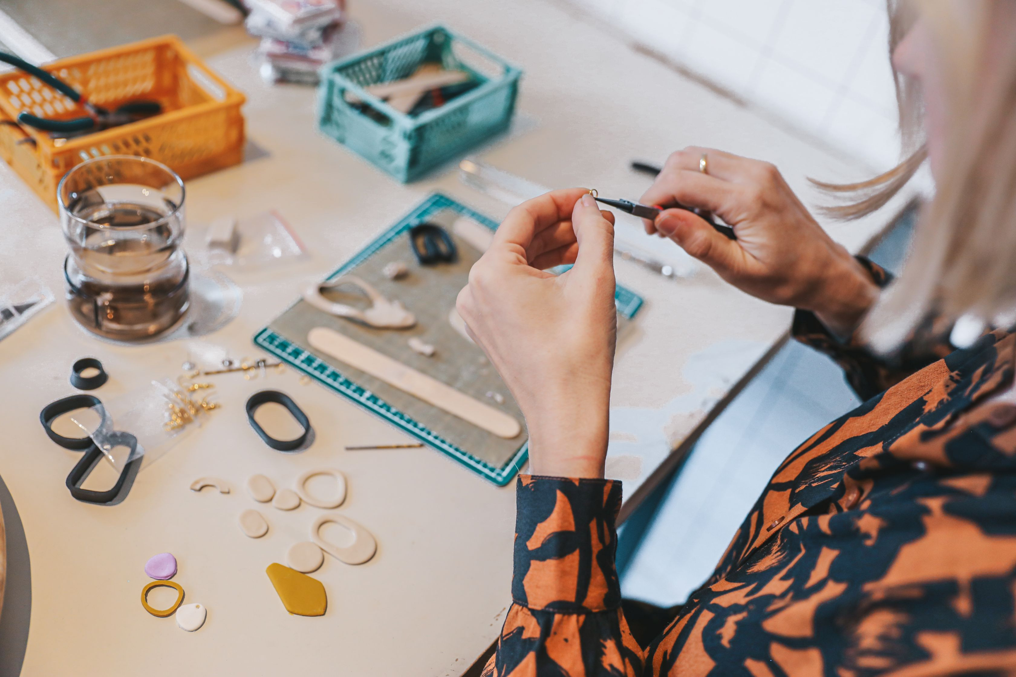 PREMIUM DIY BOX polymeer klei juwelen - Modern Latin - Foto