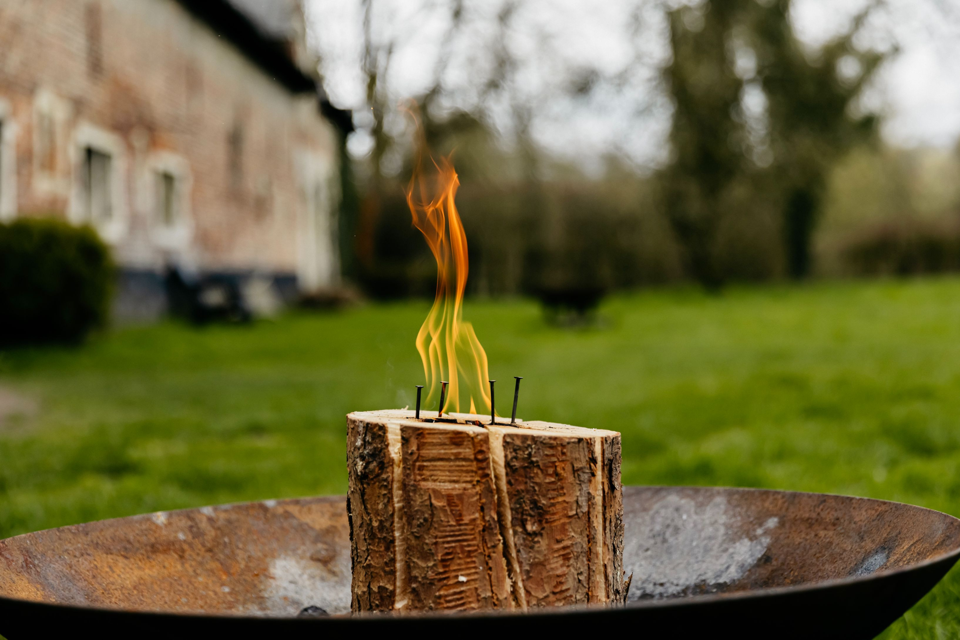 Zweeds vuurtje maken met je collega's - Foto