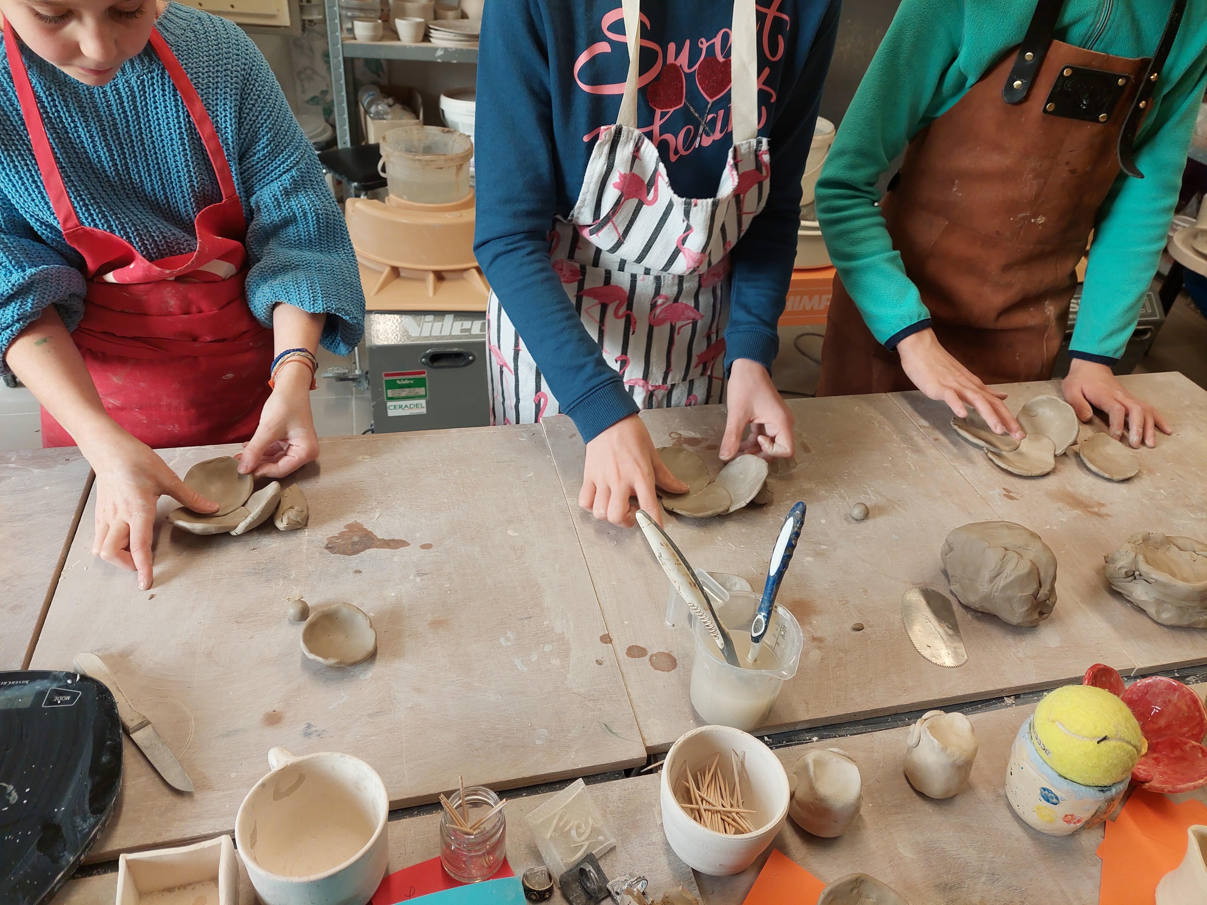 Kleileuk verjaardagsfeestje in het keramiek atelier (kids10- 15 jaar) - Foto